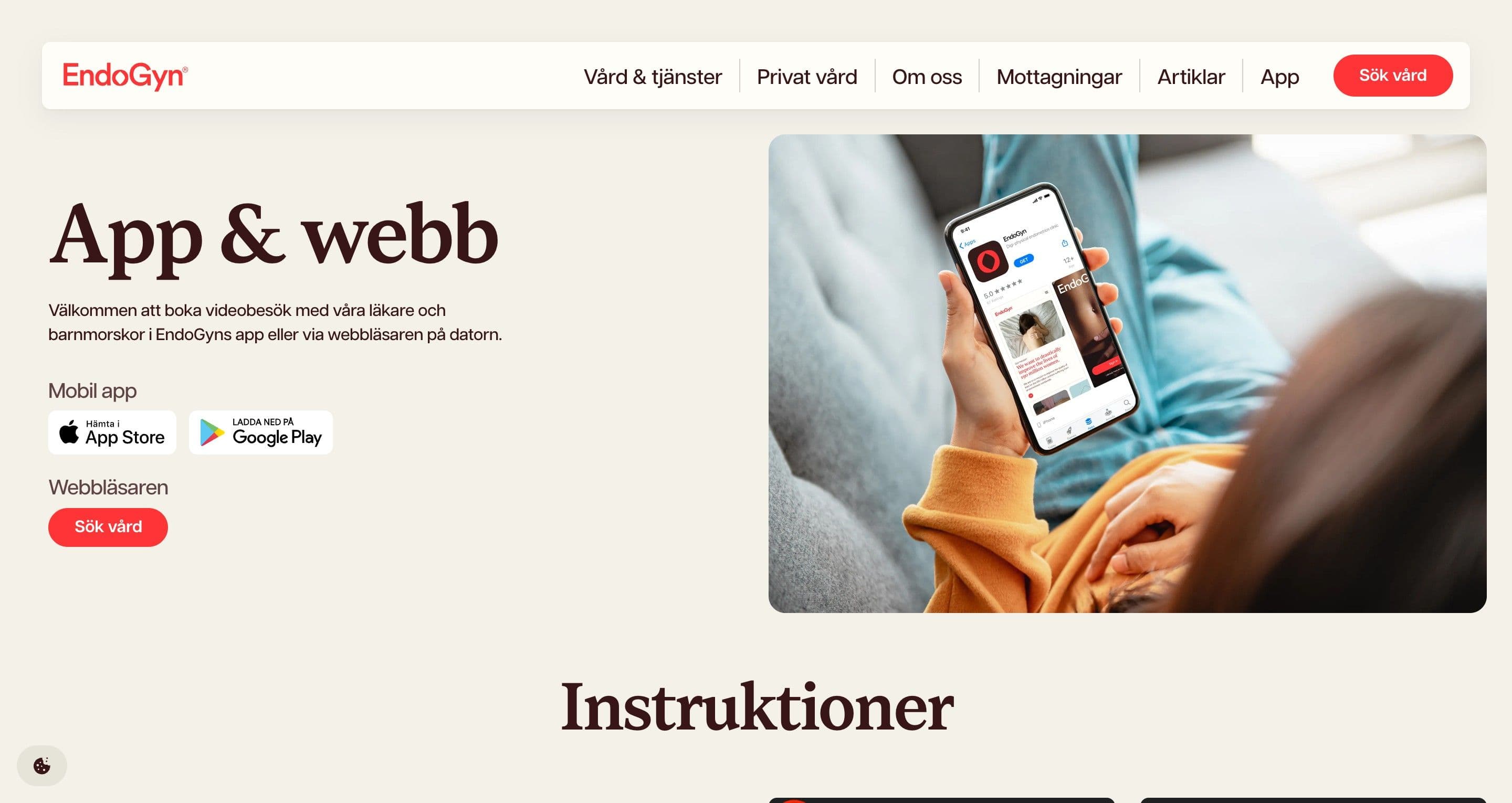 The app page on endogyn.se, the app & webb headline beside a hand holding a phone with the EndoGyn app